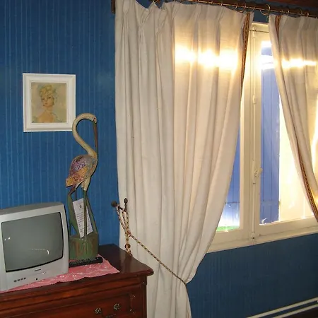 ベッド・アンド・ブレックファスト Chambres D'hotes La Maison Bleue モンバジャック