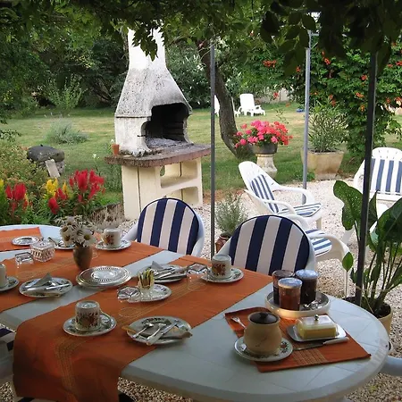 ベッド・アンド・ブレックファスト Chambres D'hotes La Maison Bleue