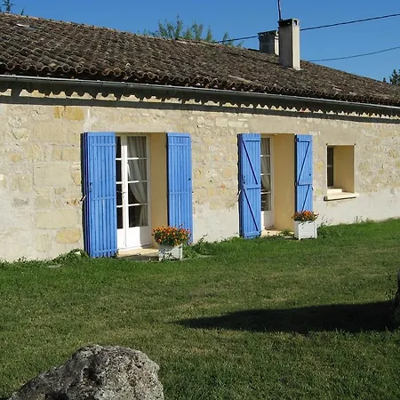 ベッド・アンド・ブレックファスト Chambres D'hotes La Maison Bleue