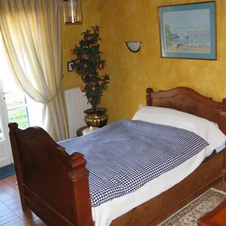 ベッド・アンド・ブレックファスト Chambres D'hotes La Maison Bleue