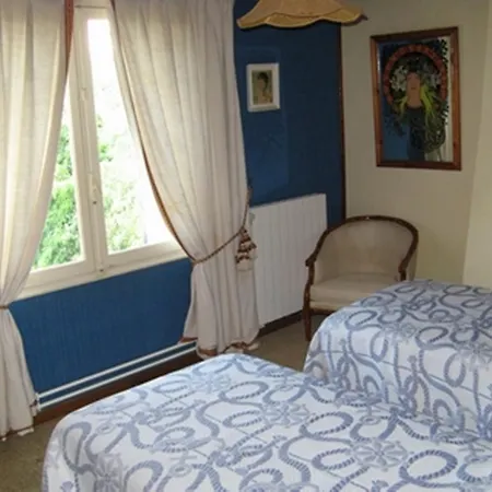 ベッド・アンド・ブレックファスト Chambres D'hotes La Maison Bleue モンバジャック