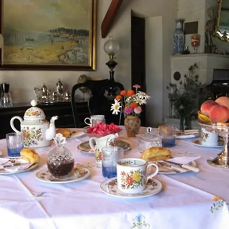 Chambres D'hotes La Maison Bleue モンバジャック